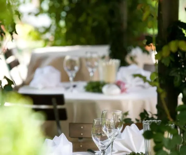 Otel Und Restaurant Landshuter Hof